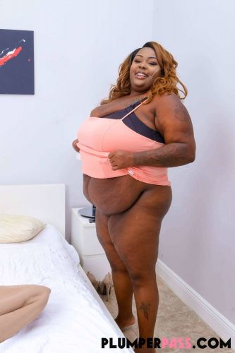 Ebony BBW Zariah June riding white cock